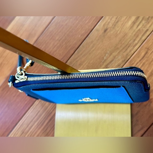 Coach Two-Tone Blue Color-Block Corner-zip Wristlet EUC - Picture 5 of 9